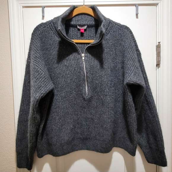 Vince Camuto Sweaters - Vince Camuto three-quarter zip sweater EUC